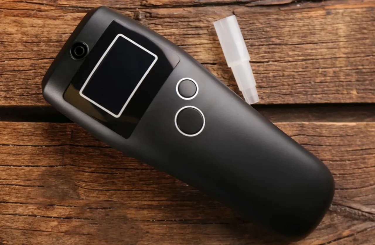 Dobry alkomat: Jak Wybrać Najlepszy Alkomat do Użytku Domowego?