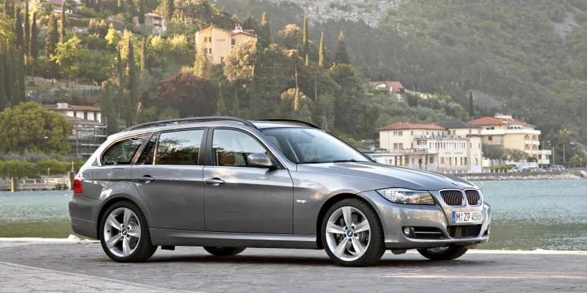 Kiedy odbył się lifting BMW E90? Kluczowe zmiany i szczegóły