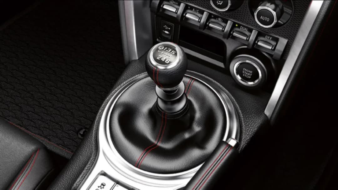 Jak zmieniać biegi w motorze? Poprawna Technika Zmiany Biegów