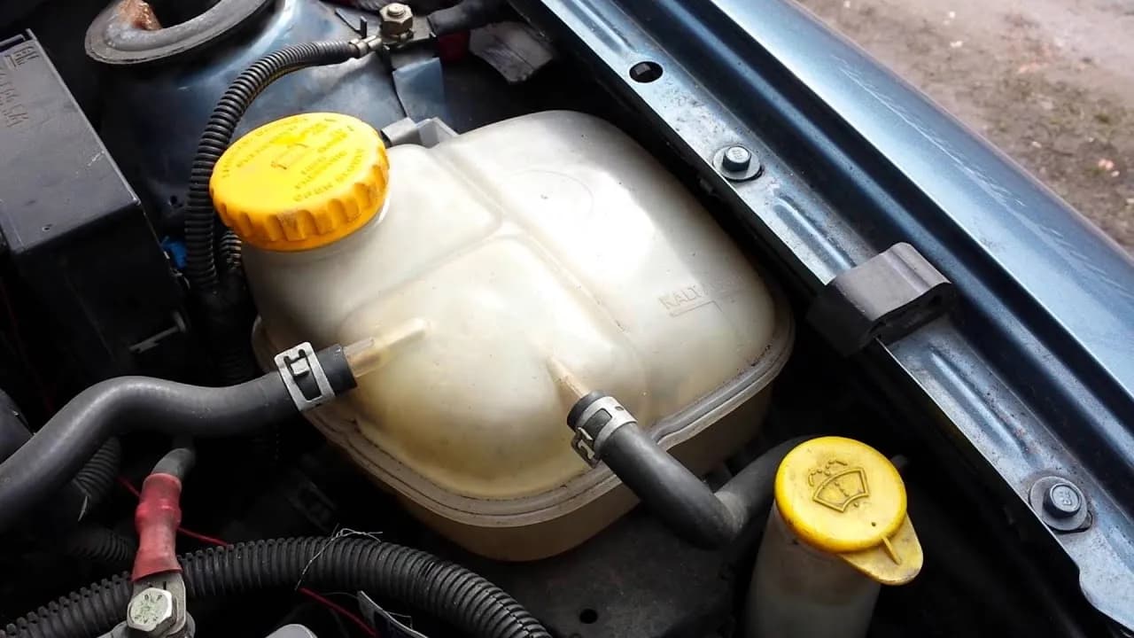 Ile płynu do chłodnicy Astra G? Sprawdź, by uniknąć awarii