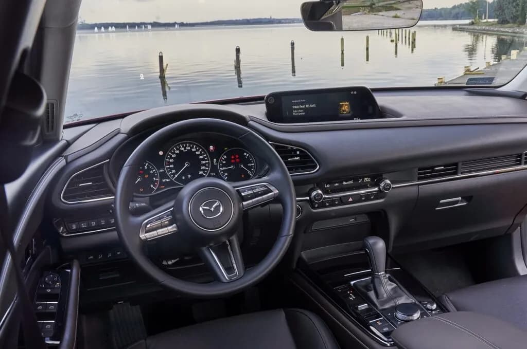 Wnętrze Mazda CX-30: Opinie i Recenzje Kierowców o Komforcie