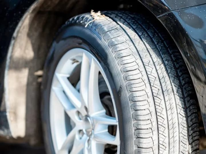 Opona ile lat? Dowiedz się, kiedy naprawdę powinieneś je wymienić